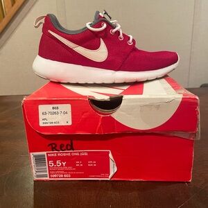 Youth Nike Red Roshe